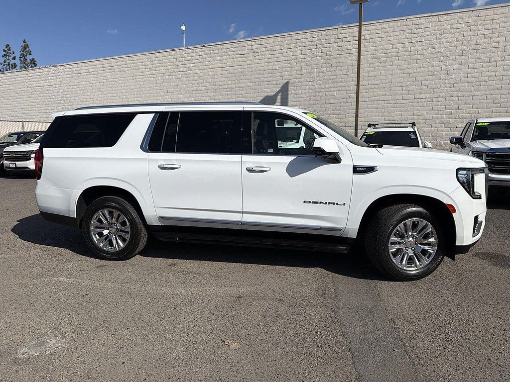 Used 2024 GMC Yukon XL Denali RWD image 4