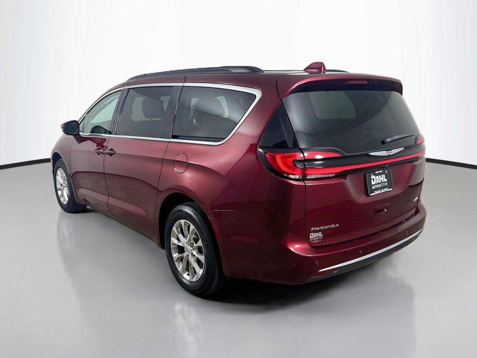 Used 2022 Chrysler Pacifica Touring-L AWD/4WD image 10
