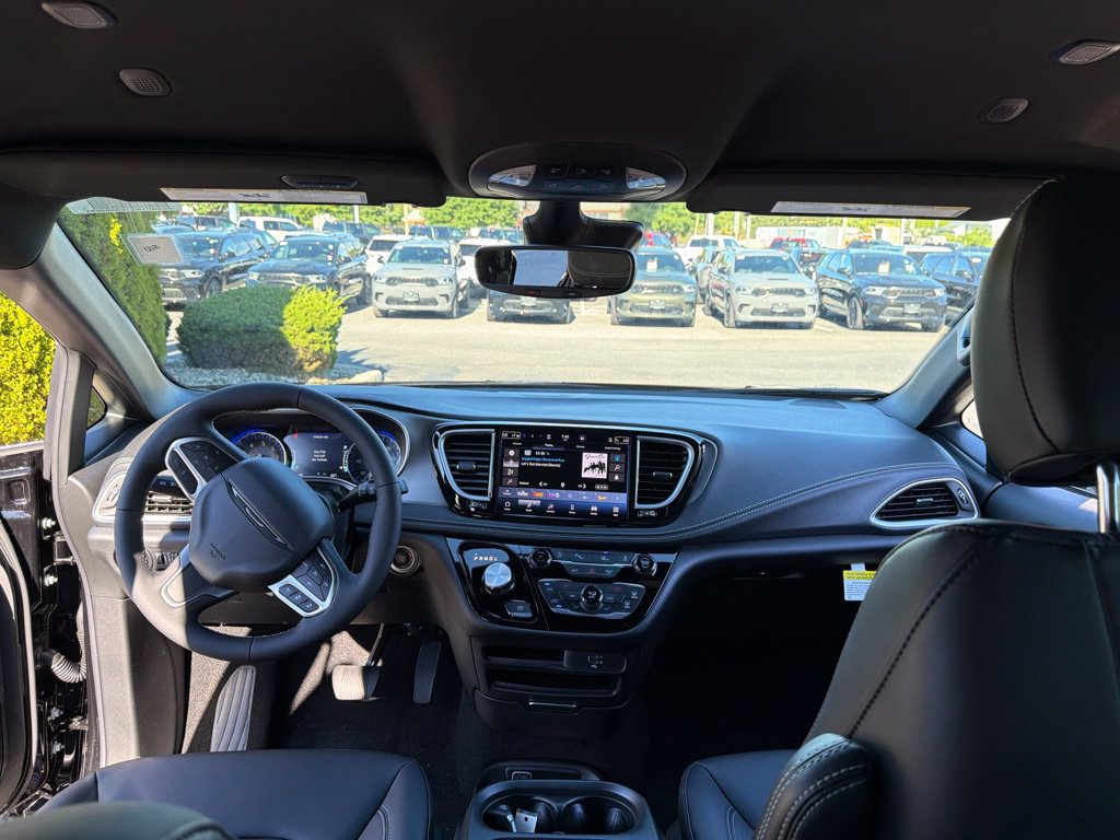 New 2027 Chrysler Pacifica Select FWD image 19