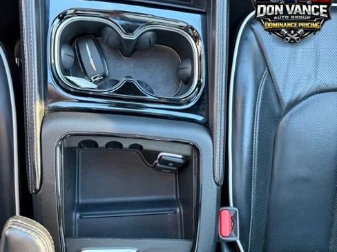 Used 2025 Chrysler Pacifica Limited image 25