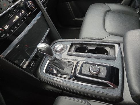 Used 2021 Nissan Armada SV image 25
