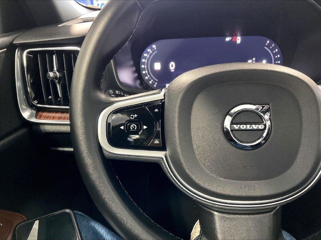 Used 2025 Volvo V60 B5 Cross Country Plus AWD/4WD image 22