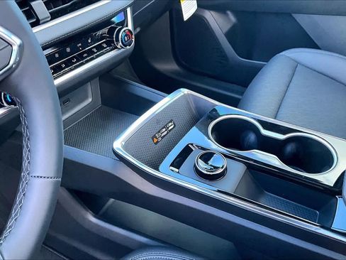 New 2026 Chevrolet Equinox LT w/ Convenience Package II image 8