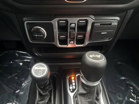 Used 2021 Jeep Wrangler Unlimited Sport AWD/4WD image 17