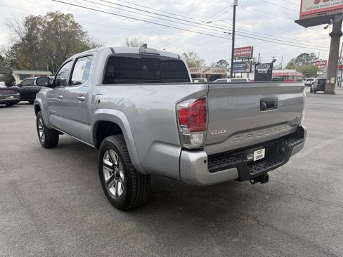 Used 2019 Toyota Tacoma Limited image 4