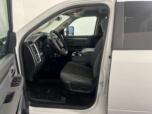 Used 2018 RAM 2500 SLT AWD/4WD image 16