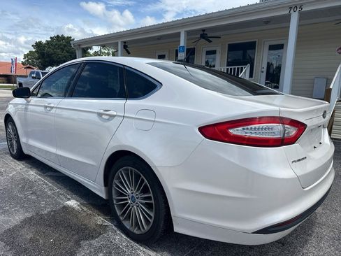 Used 2014 Ford Fusion SE w/ Equipment Group 202A FWD image 3