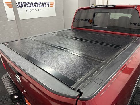 Used 2017 Nissan Titan PRO-4X w/ Pro-4x Convenience Package image 11