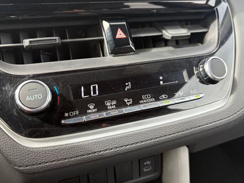 Used 2024 Toyota Corolla Cross SE image 29