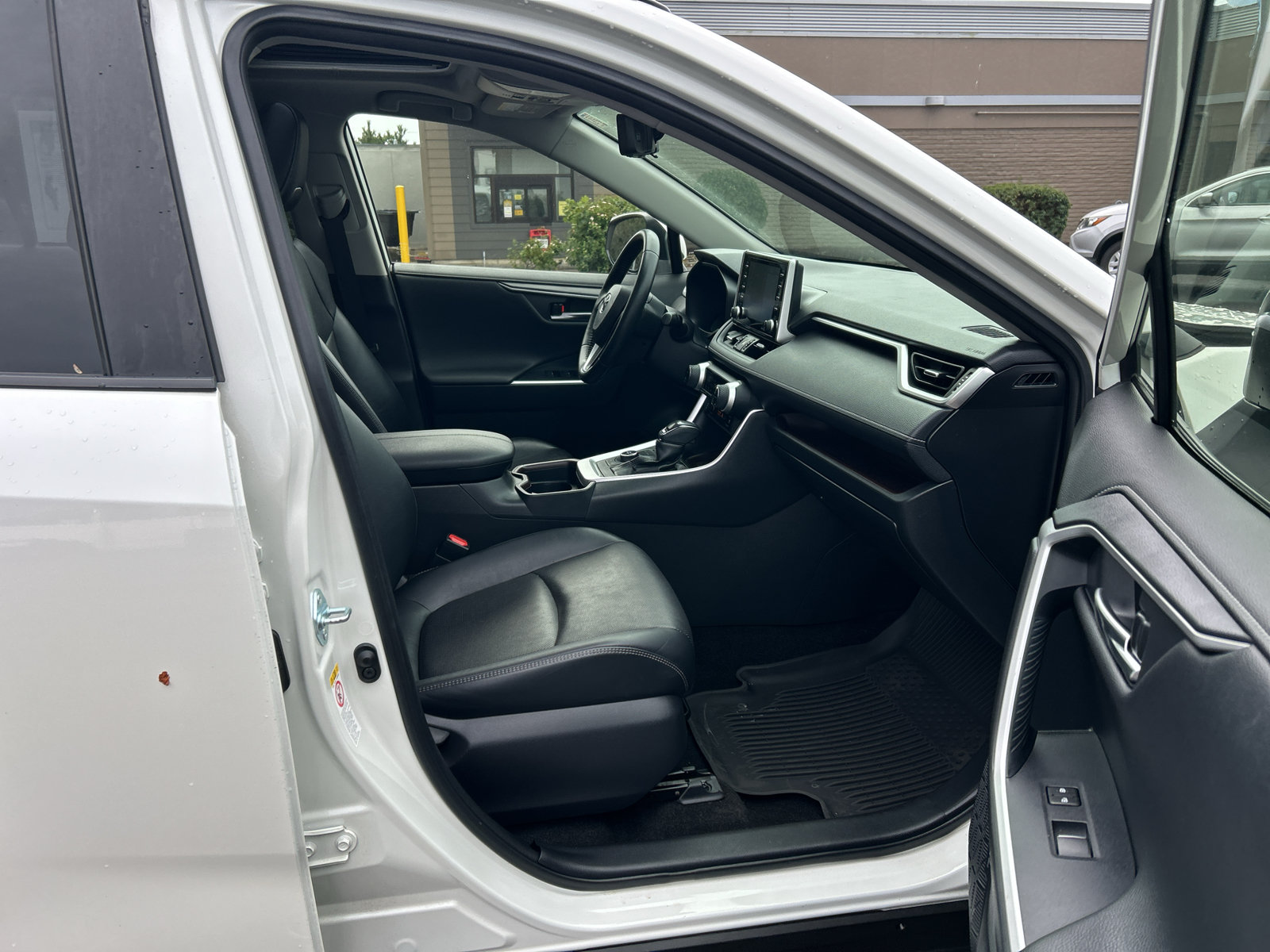 Used 2019 Toyota RAV4 Limited w/ Cold Weather Package AWD/4WD image 25
