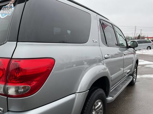 Used 2007 Toyota Sequoia SR5 image 8