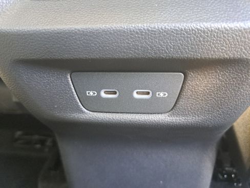 New 2025 Volkswagen Tiguan SE image 12