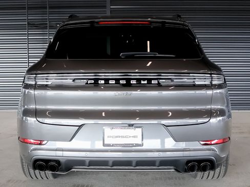 New 2025 Porsche Cayenne Turbo image 9