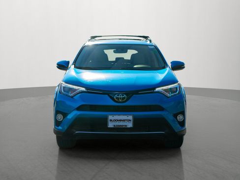 Used 2018 Toyota RAV4 Limited AWD/4WD image 2