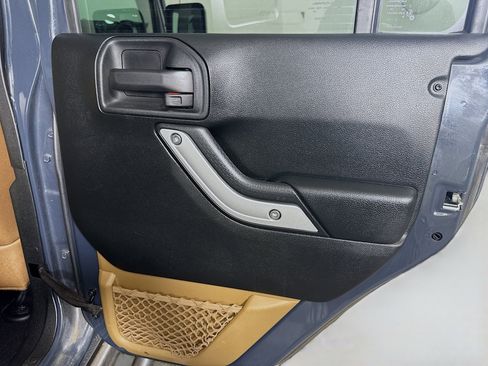 Used 2017 Jeep Wrangler Unlimited Rubicon w/ Dual Top Group image 26