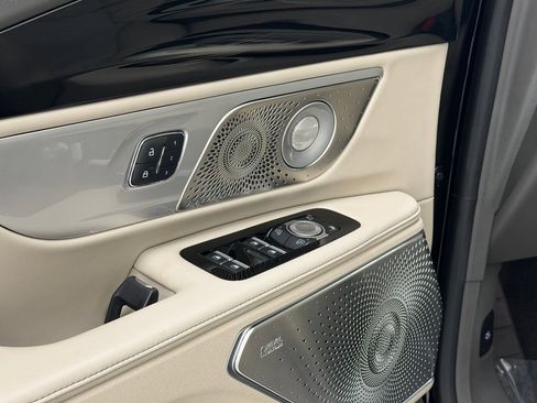Used 2025 Lincoln Nautilus Reserve AWD/4WD image 22