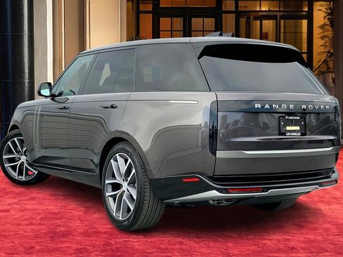 New 2025 Land Rover Range Rover SE image 3