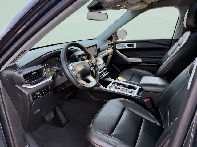 Certified 2023 Ford Explorer XLT w/ Equipment Group 202A AWD/4WD image 4