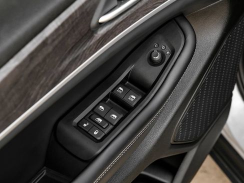 Used 2023 Jeep Grand Cherokee Limited AWD/4WD image 55