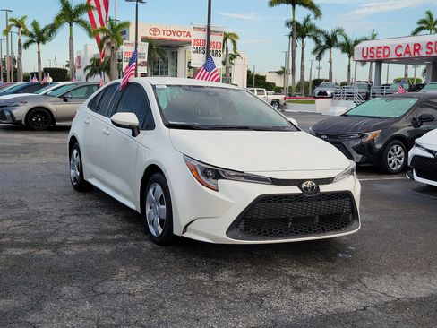 Used 2021 Toyota Corolla LE FWD image 2