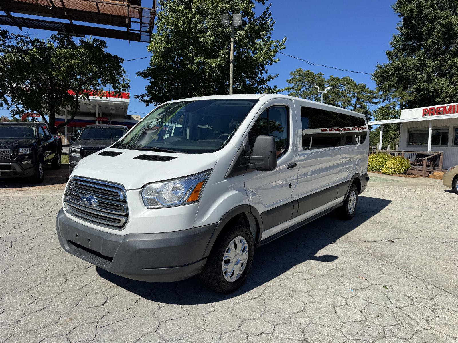 Used 2017 Ford Transit 350 XLT RWD image 6