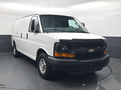 Used 2016 Chevrolet Express 2500 RWD image 2