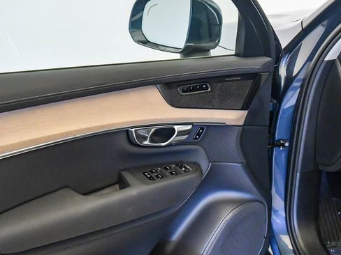 Certified 2025 Volvo XC90 B5 Plus w/ Protection Package Premier image 28