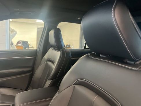 New 2025 Jeep Grand Cherokee Limited image 9