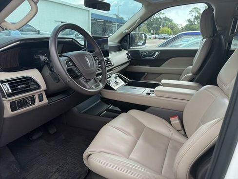 Used 2024 Lincoln Navigator Premiere AWD/4WD image 7