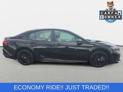 Used 2025 Toyota Camry SE FWD image 4