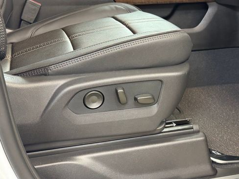 New 2026 Chevrolet Silverado 1500 High Country w/ Technology Package AWD/4WD image 28