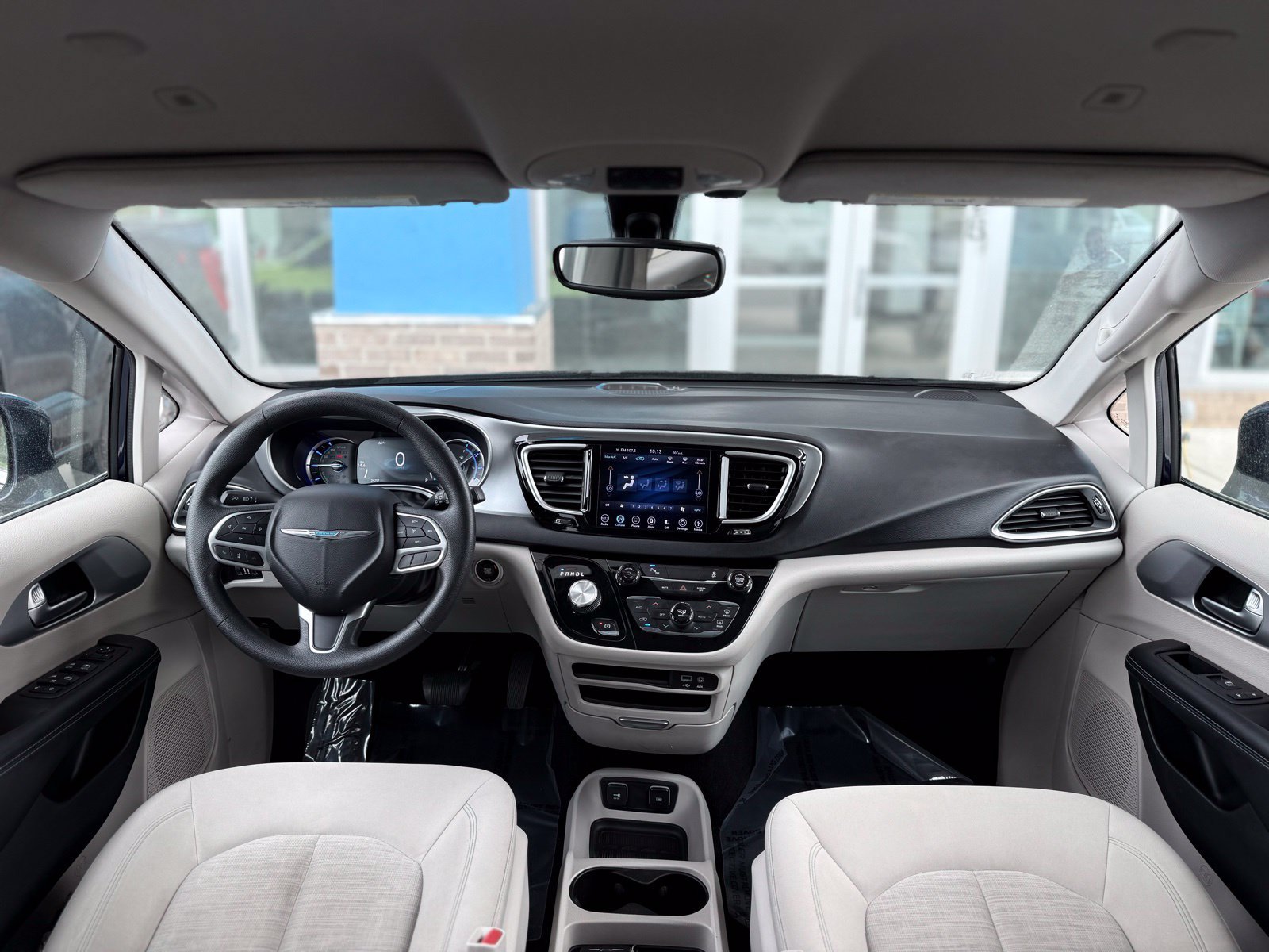 Used 2018 Chrysler Pacifica Touring Plus FWD image 2