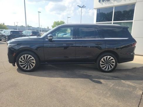 Certified 2025 Lincoln Navigator Black Label AWD/4WD image 4