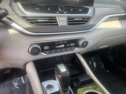 Used 2025 Nissan Altima 2.5 SL AWD/4WD image 23