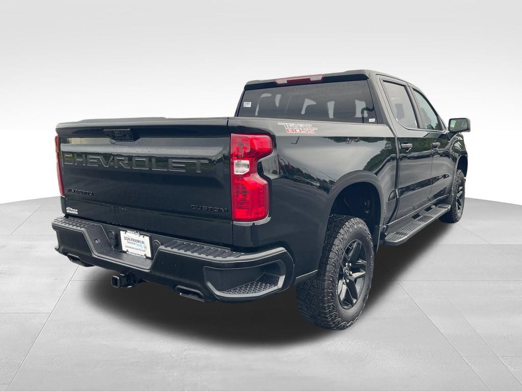 Used 2026 Chevrolet Silverado 1500 Custom Trail Boss w/ LPO, Dark Essentials Package AWD/4WD image 5
