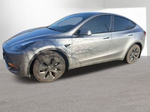 Used 2024 Tesla Model Y Long Range image 2