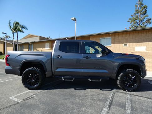 Used 2025 Toyota Tundra Limited AWD/4WD image 7
