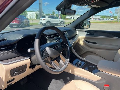 New 2025 Jeep Grand Cherokee Limited AWD/4WD image 17