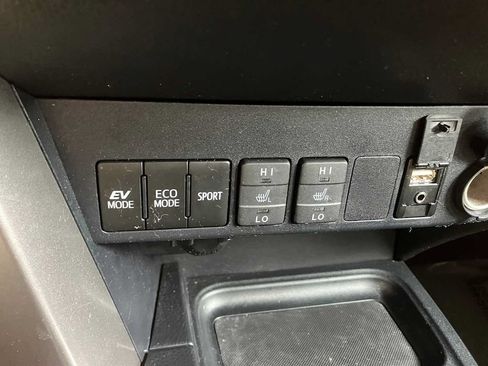Used 2018 Toyota RAV4 Limited AWD/4WD image 20