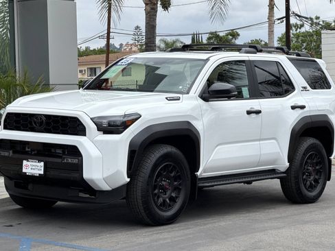 Certified 2025 Toyota 4Runner TRD Off-Road Premium AWD/4WD image 9