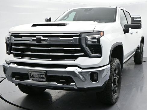 Used 2024 Chevrolet Silverado 2500 LTZ AWD/4WD image 3