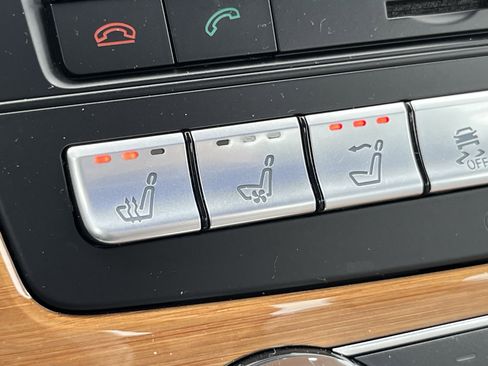 Used 2019 Mercedes-Benz SL 550 image 32