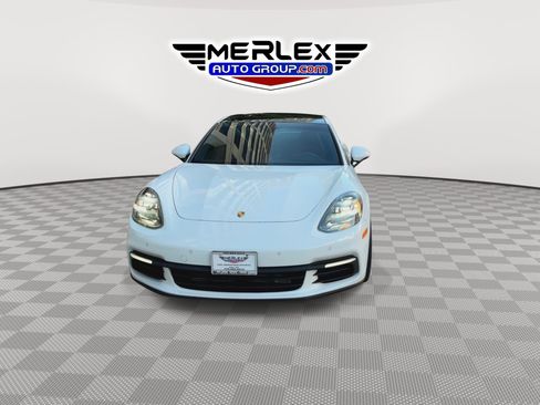 Used 2018 Porsche Panamera RWD image 3