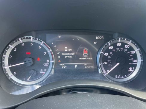 Used 2023 Toyota Highlander L image 10