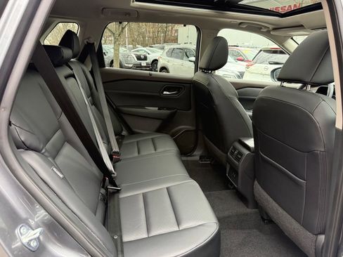 Used 2023 Nissan Rogue SV w/ SV Premium B Package image 29