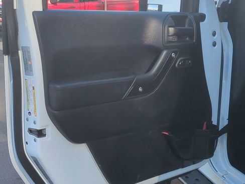 Used 2017 Jeep Wrangler Rubicon image 30