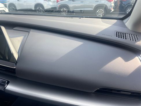 Used 2025 Toyota Prius LE image 34