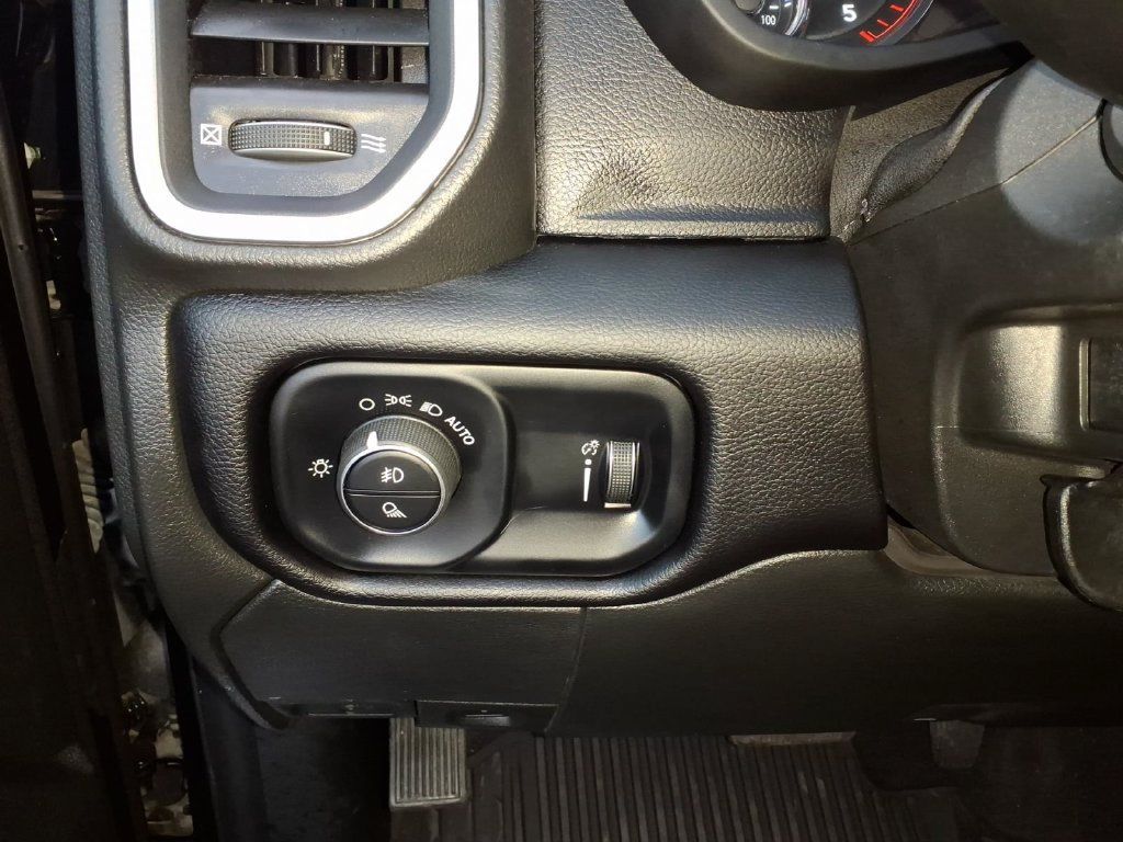 Used 2024 RAM 3500 Big Horn w/ Sport Appearance Package AWD/4WD image 17