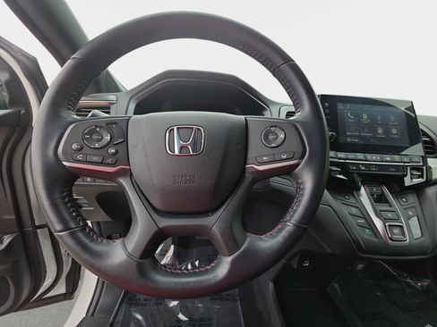 Used 2024 Honda Odyssey Sport image 18