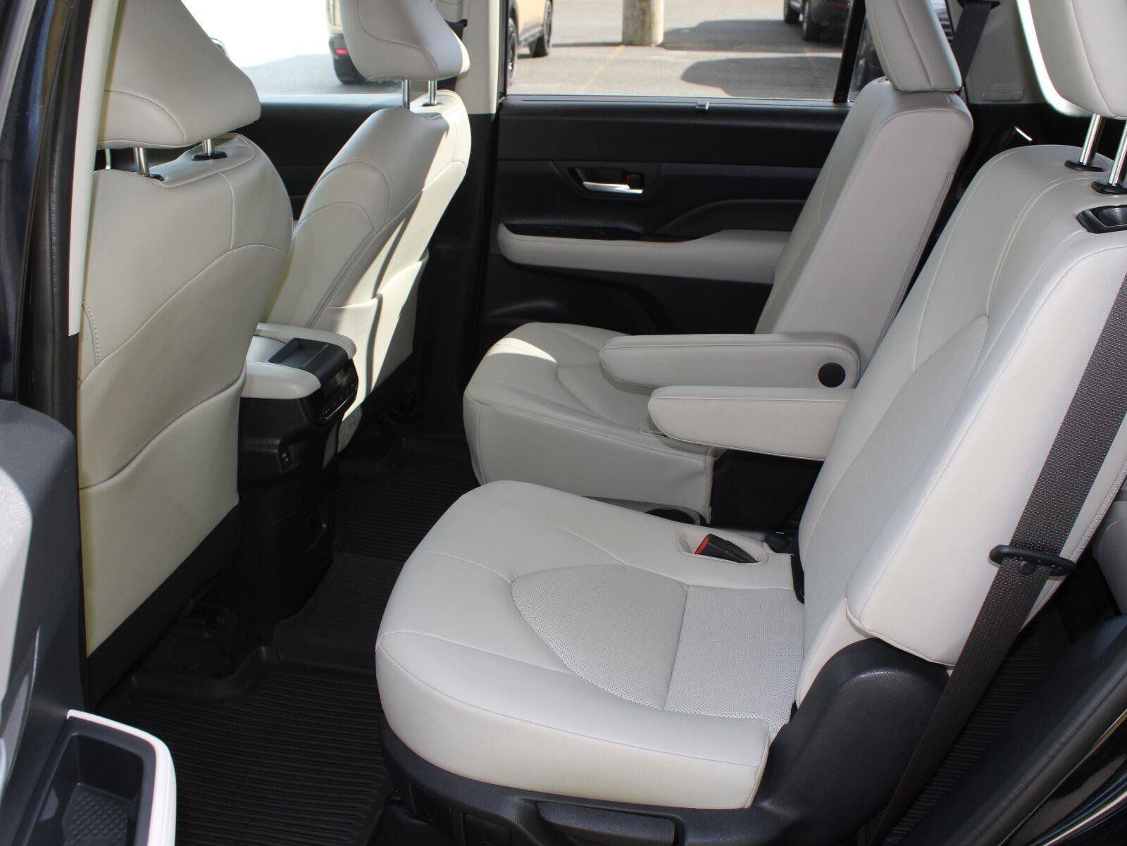 Used 2024 Toyota Grand Highlander AWD Hybrid image 16